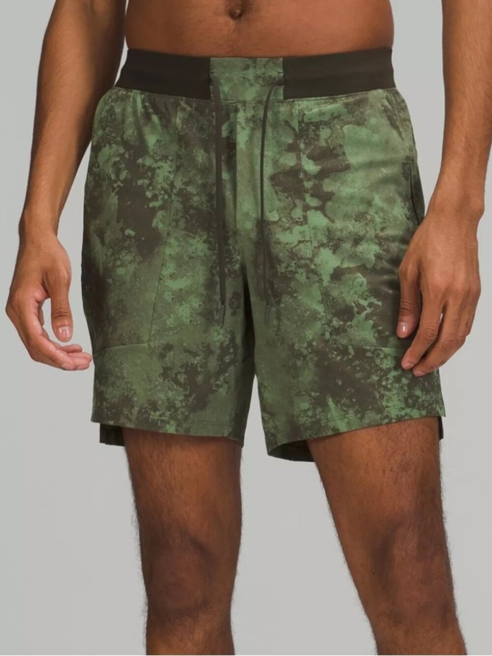 Lululemon Men's License to Train Linerless Shorts 7" Green Smoke Print - Medium